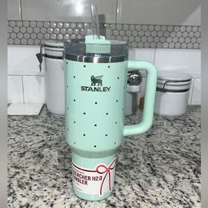 NWT! Stanley 40oz Flowstate Quencher - Peppermint Polka Dot 🤍